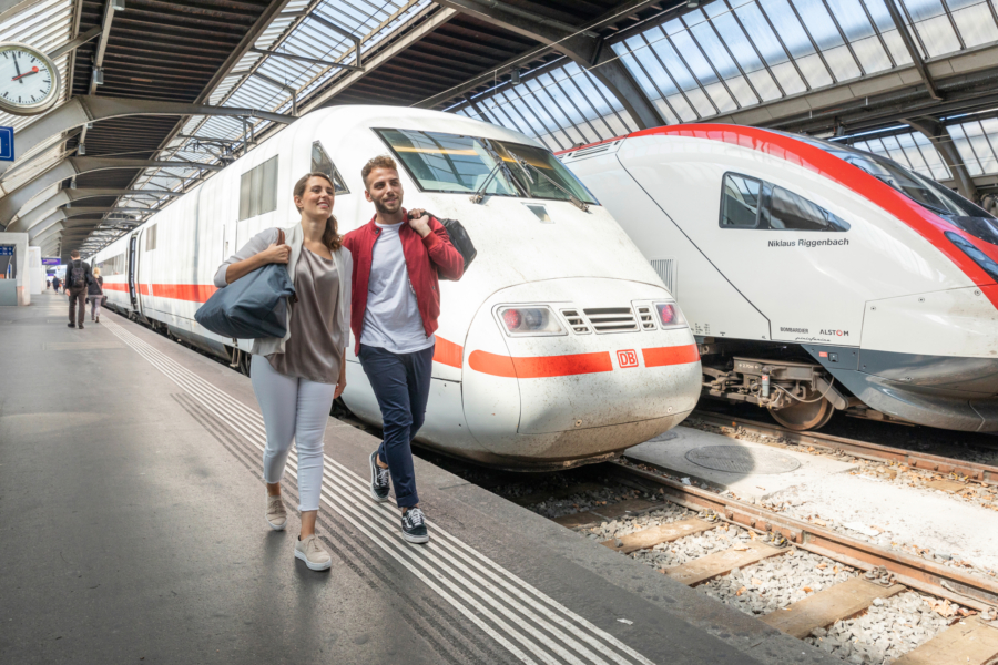 Image: Guests arriving in Zurich from Germany