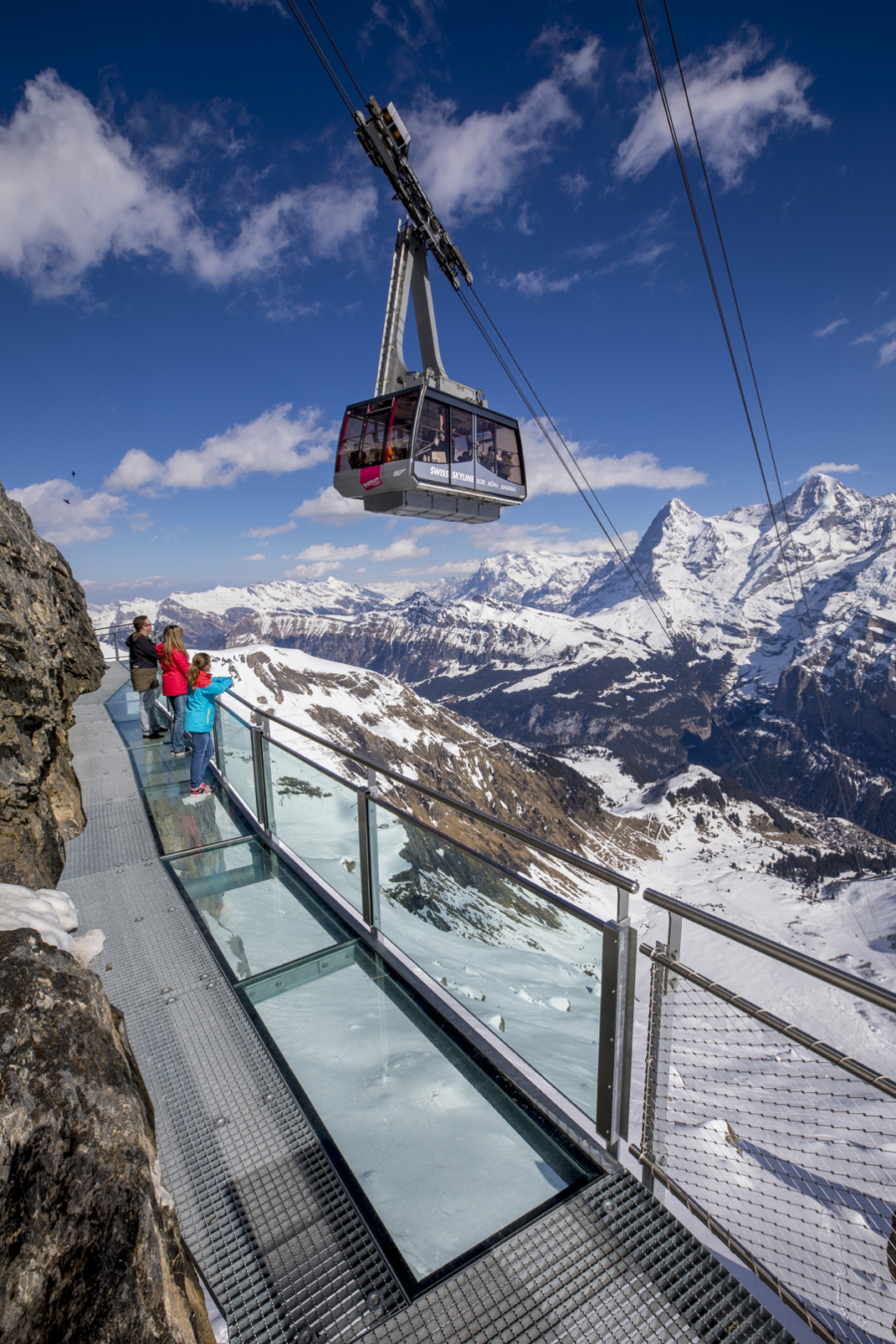 Bild: Thrill Walk bei der Zwischenstation Birg, Hochformat