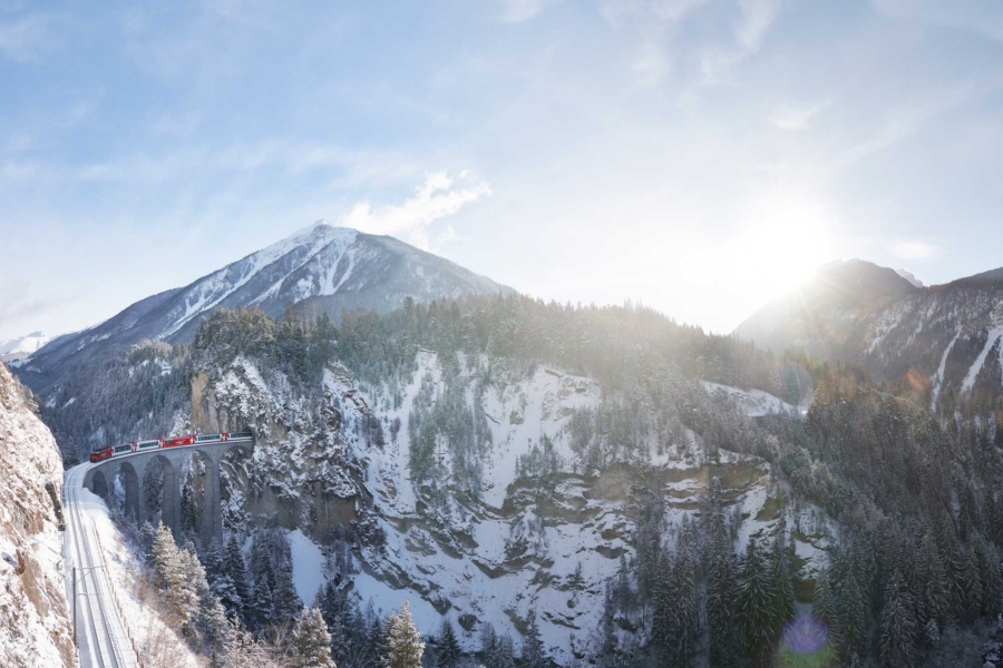 Bild: Glacier Express auf dem Landwasserviadukt im Winter, Graubünden