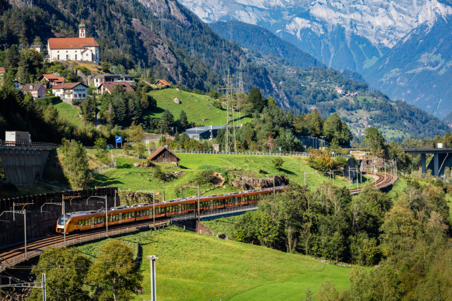 Image: Treno Gottardo with the Church of Wassen