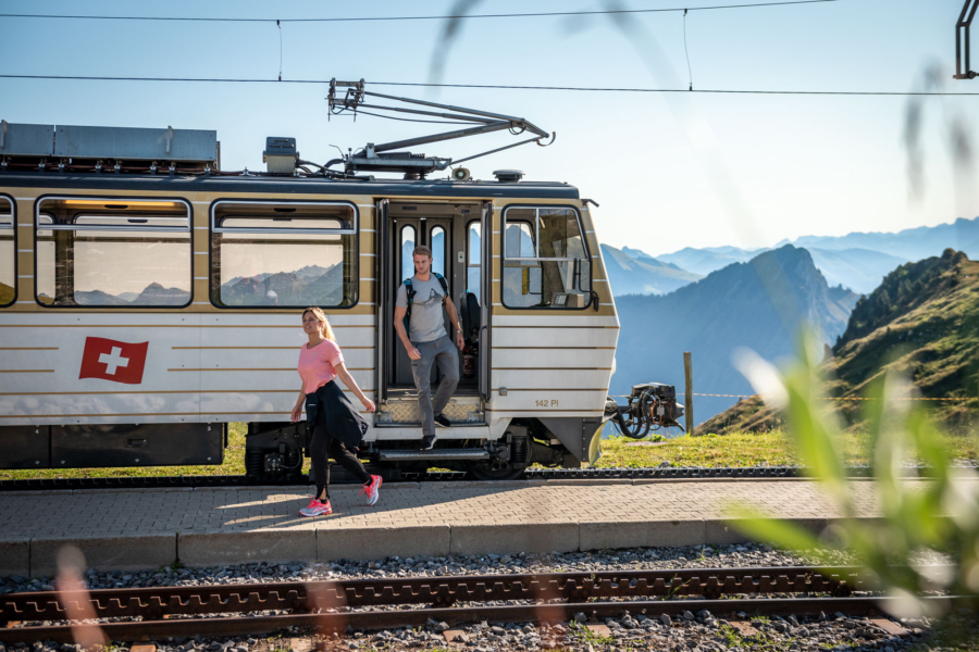 Image: Hiking & public transport (Rochers-de-Naye)