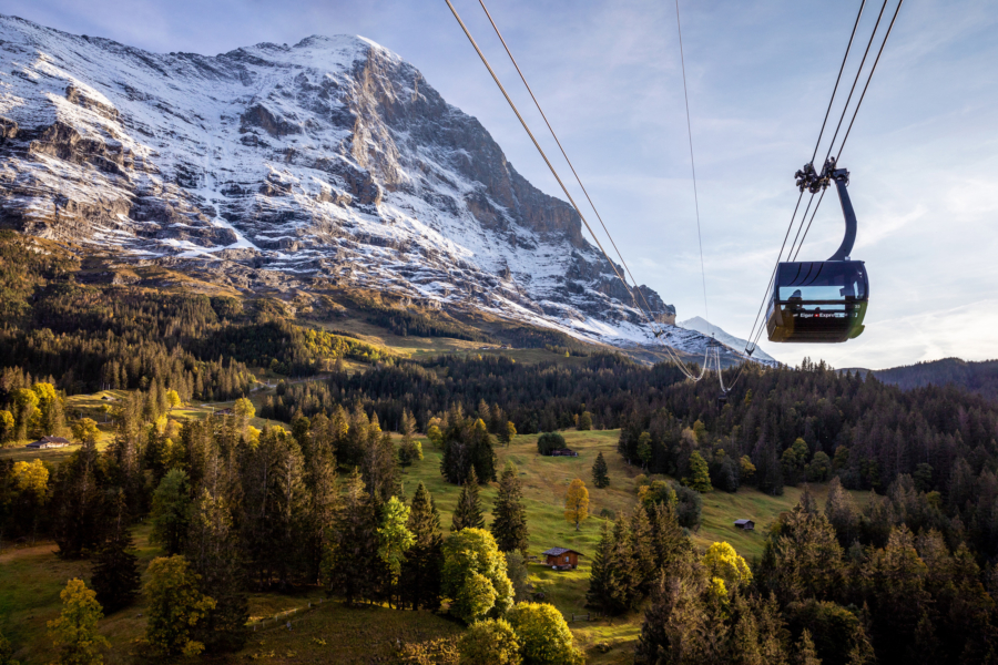 Image: Glacier Express on Landwasser Viaduct in winter, Graubünden