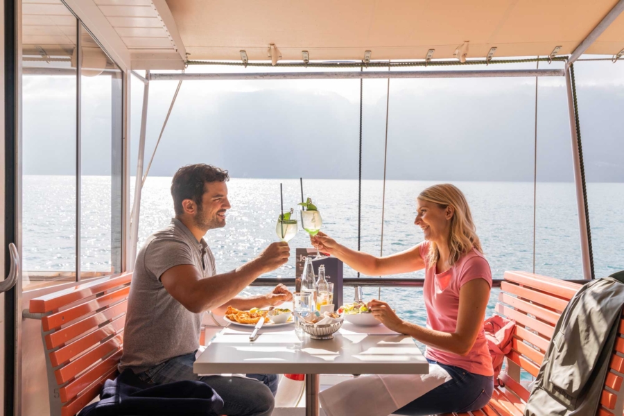 Bild: Paar auf Dampfschiff, Vierwaldstättersee, Zentralschweiz