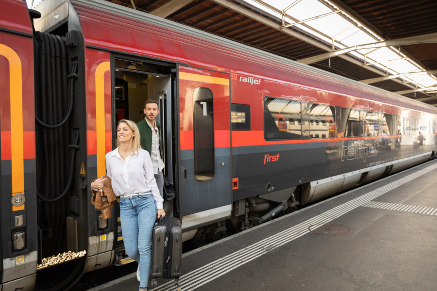 Image: Guests arriving in Zurich from Austria