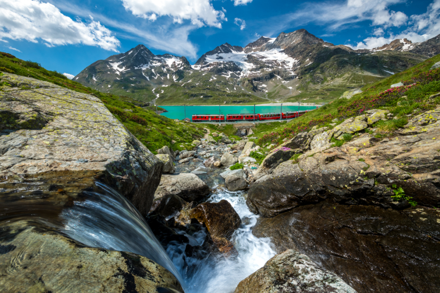 Image: Sustainable travel (Bernina Express along Lago Bianco)